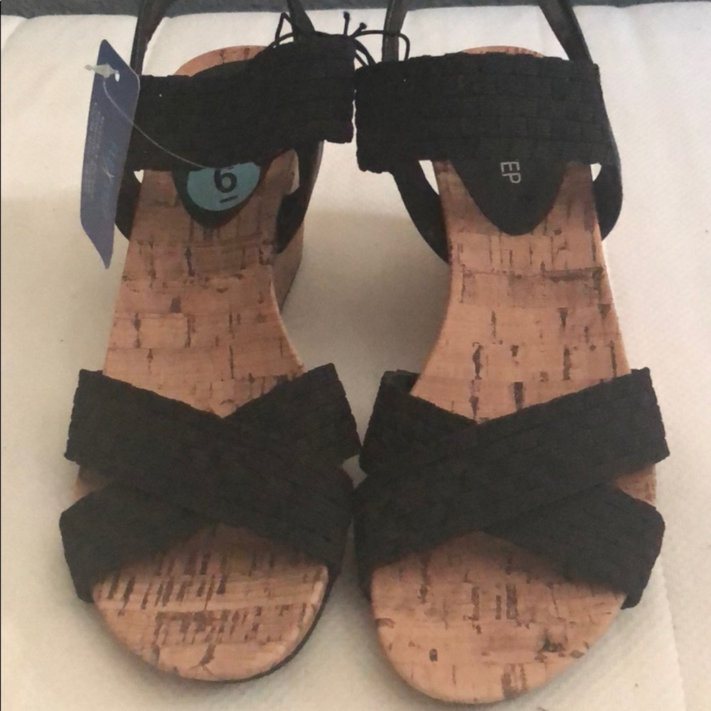 New small wedge sandals